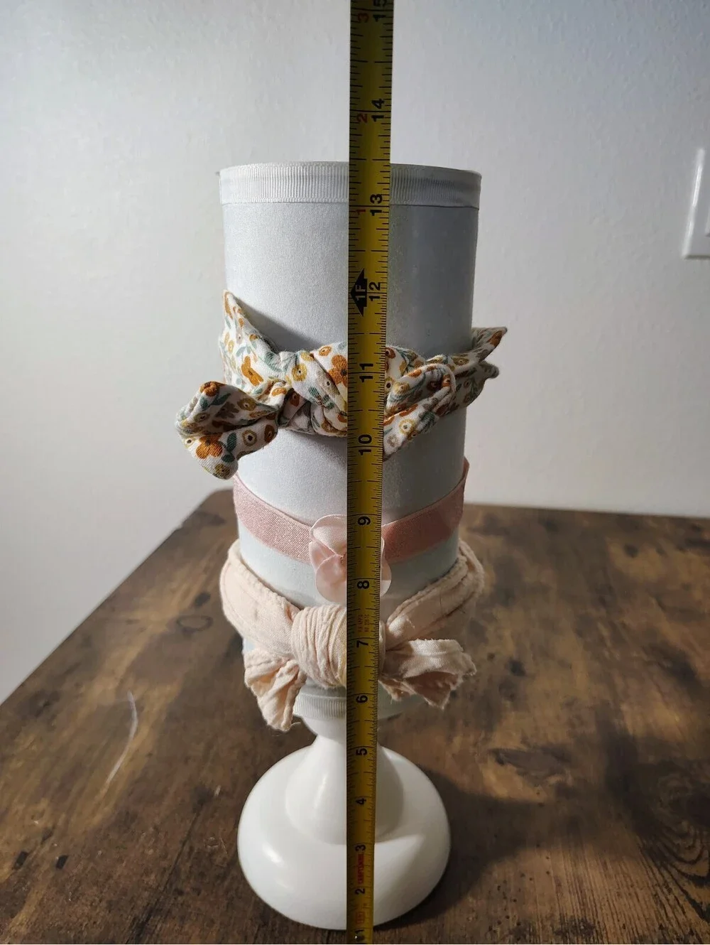 Baby Headband Holder Display Stand White Pedestal Tower Organizer with 3 Bows